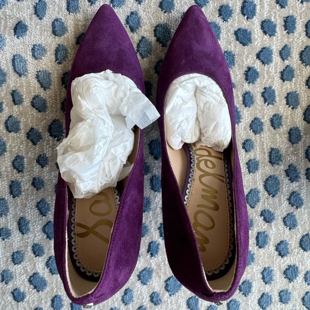 Sam Edelman “Hazel” Pointed Toe Heel in Berry Suede. Size 5. Like new.